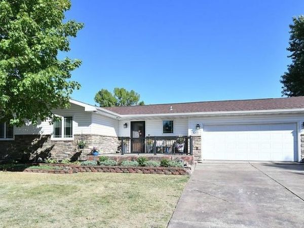 2213 26 1/2 Avenue S, Fargo, ND 58103