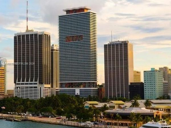 50 BISCAYNE Blvd, Unit 3807, Miami, FL 33132