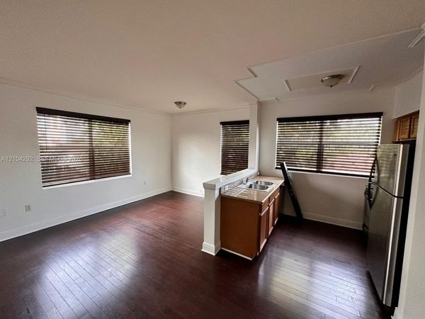 953 SW 10th St , Unit 16, Miami, FL 33130
