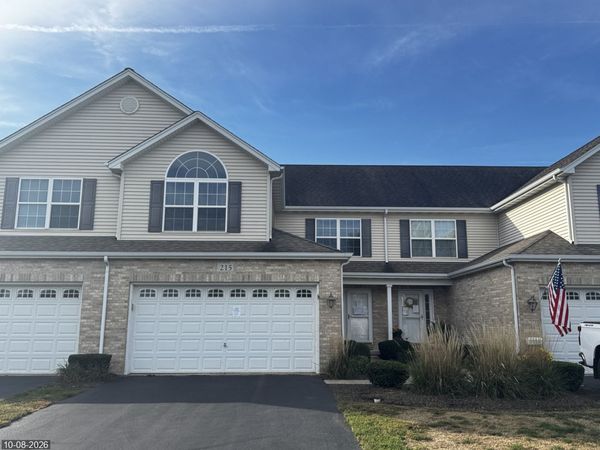 215 Geraldine Court , Somonauk, IL 60552