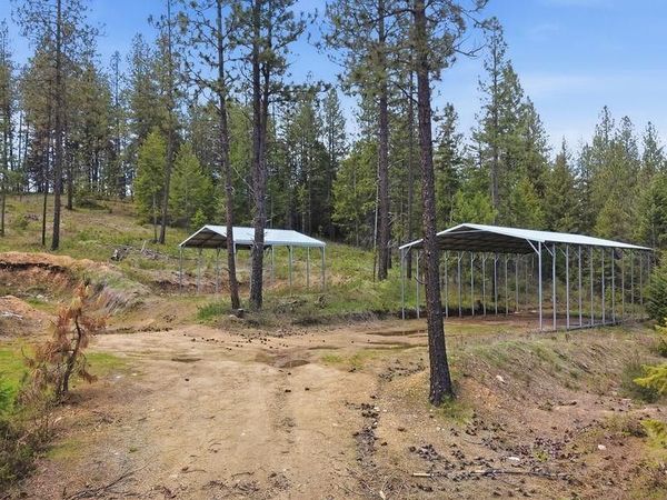 8300 E Lodge Pole Ln, Chattaroy, WA 99003