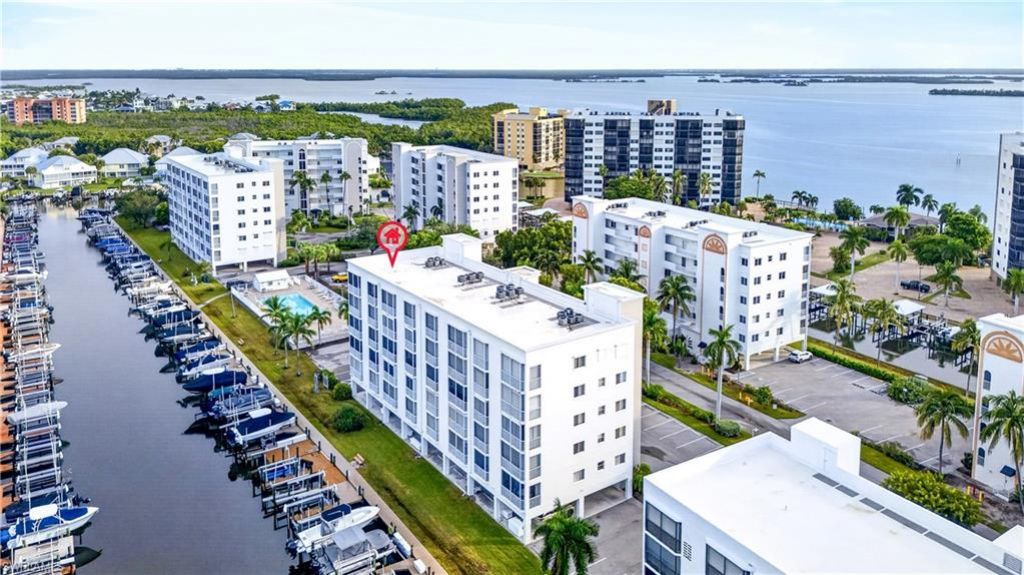4361 Bay Beach Ln, Unit 424, Fort Myers Beach, FL 33931 Photo