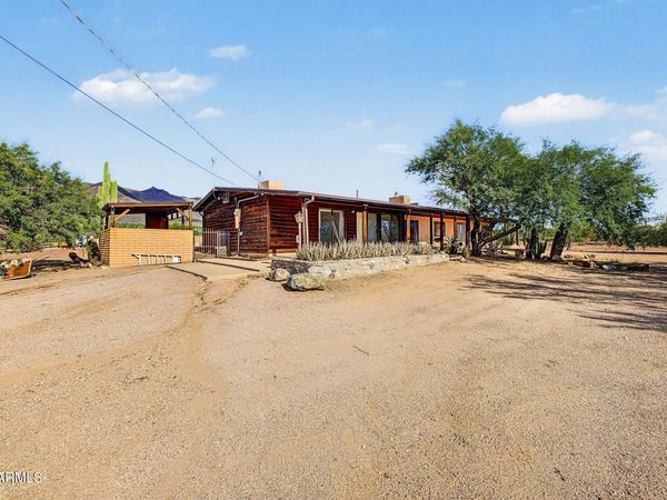 685 S HOLMES Road, Apache Junction, AZ 85119