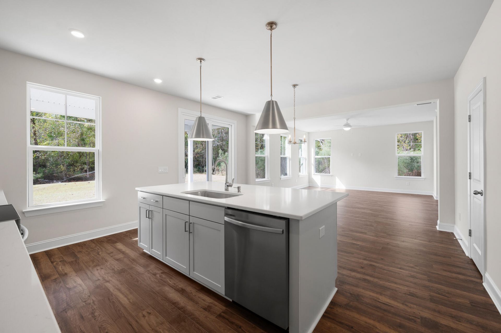 1098 Williams Road Photo 10