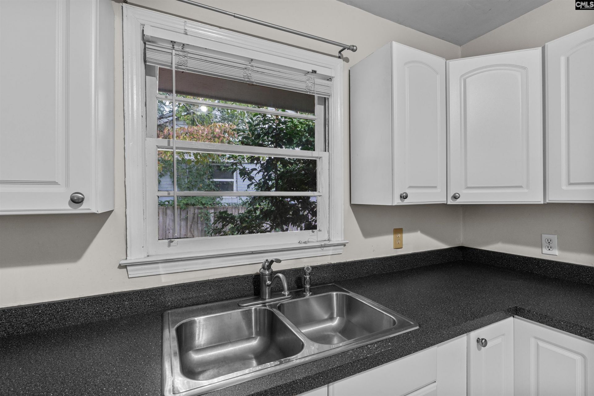 821 Elm Avenue  Photo 12