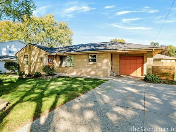 2141 Apple Avenue NW, Grand Rapids, MI 49504