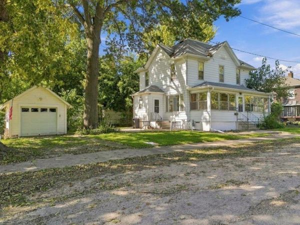 105 9th Avenue, STERLING, IL 61081