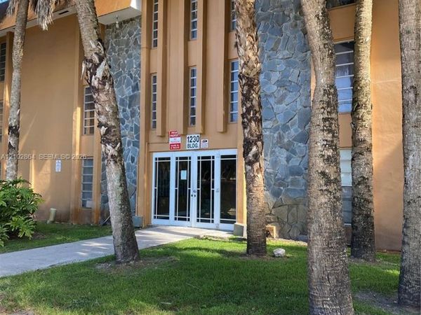 1230 W 54th St , Unit 221A, Hialeah, FL 33012