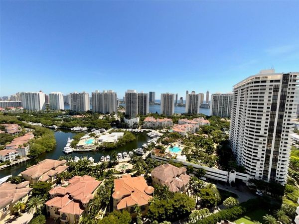 1000 W Island Blvd , Unit 2707, Aventura, FL 33160