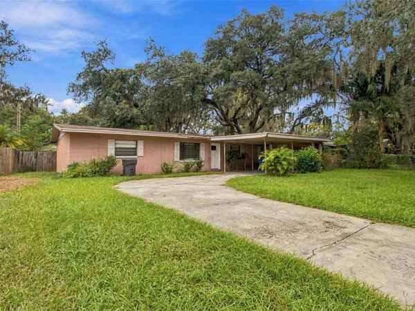 8010 SHARON DRIVE, TAMPA, FL 33617