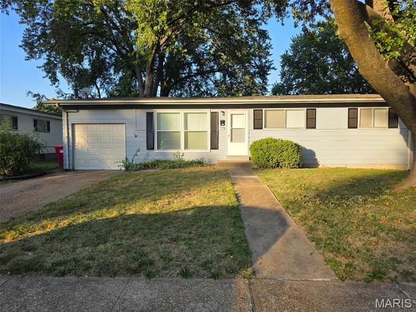 555 Versailles Drive , Florissant, MO 63031