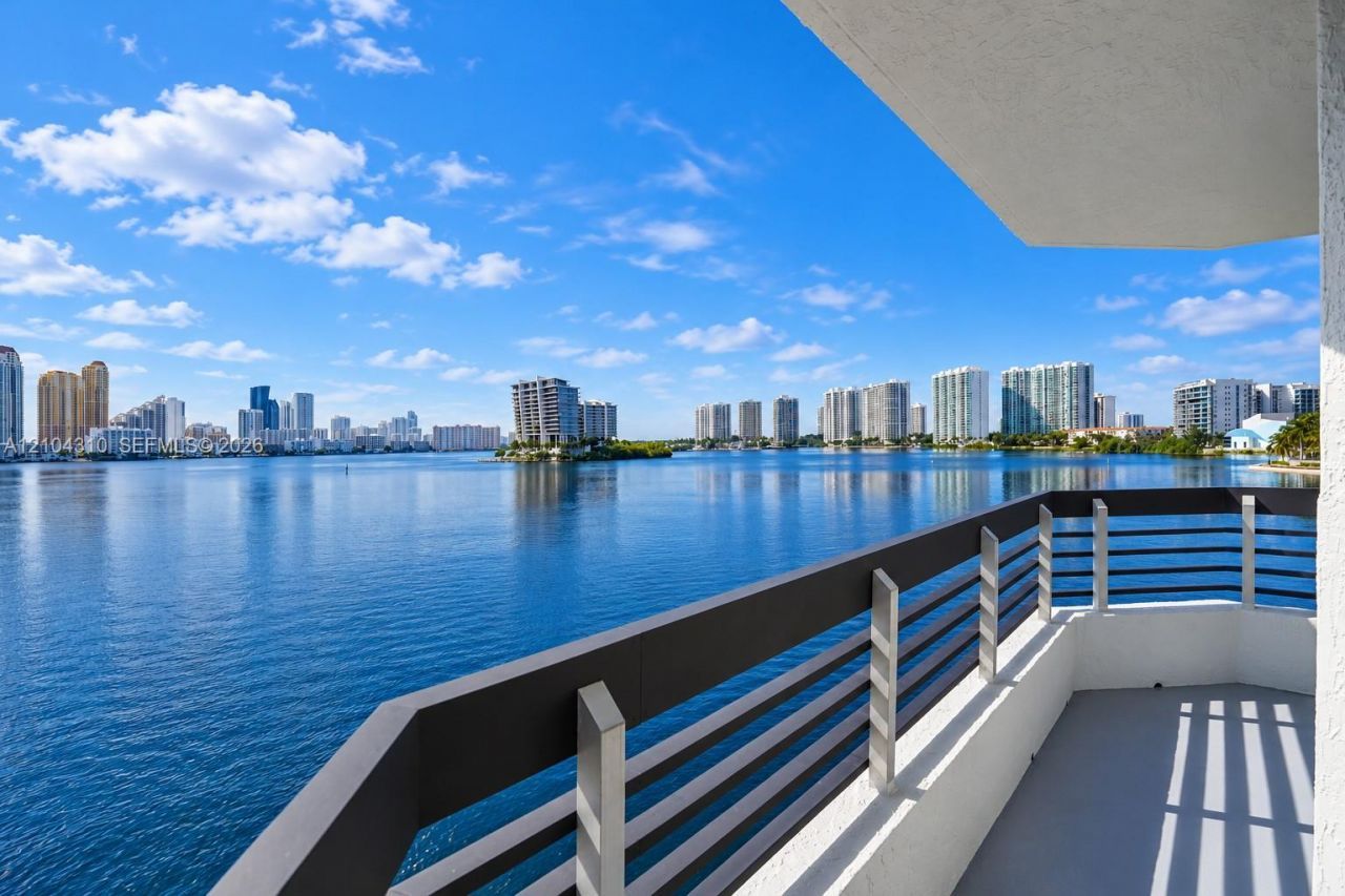 3530 Mystic Pointe Dr , Unit 415, Aventura, FL 33180 Photo