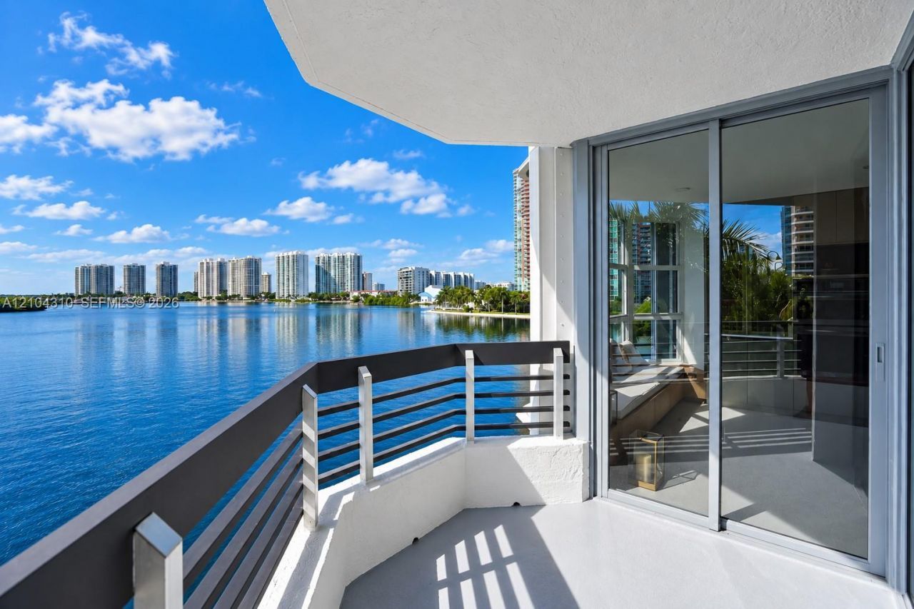3530 Mystic Pointe Dr , Unit 415, Aventura, FL 33180 Photo