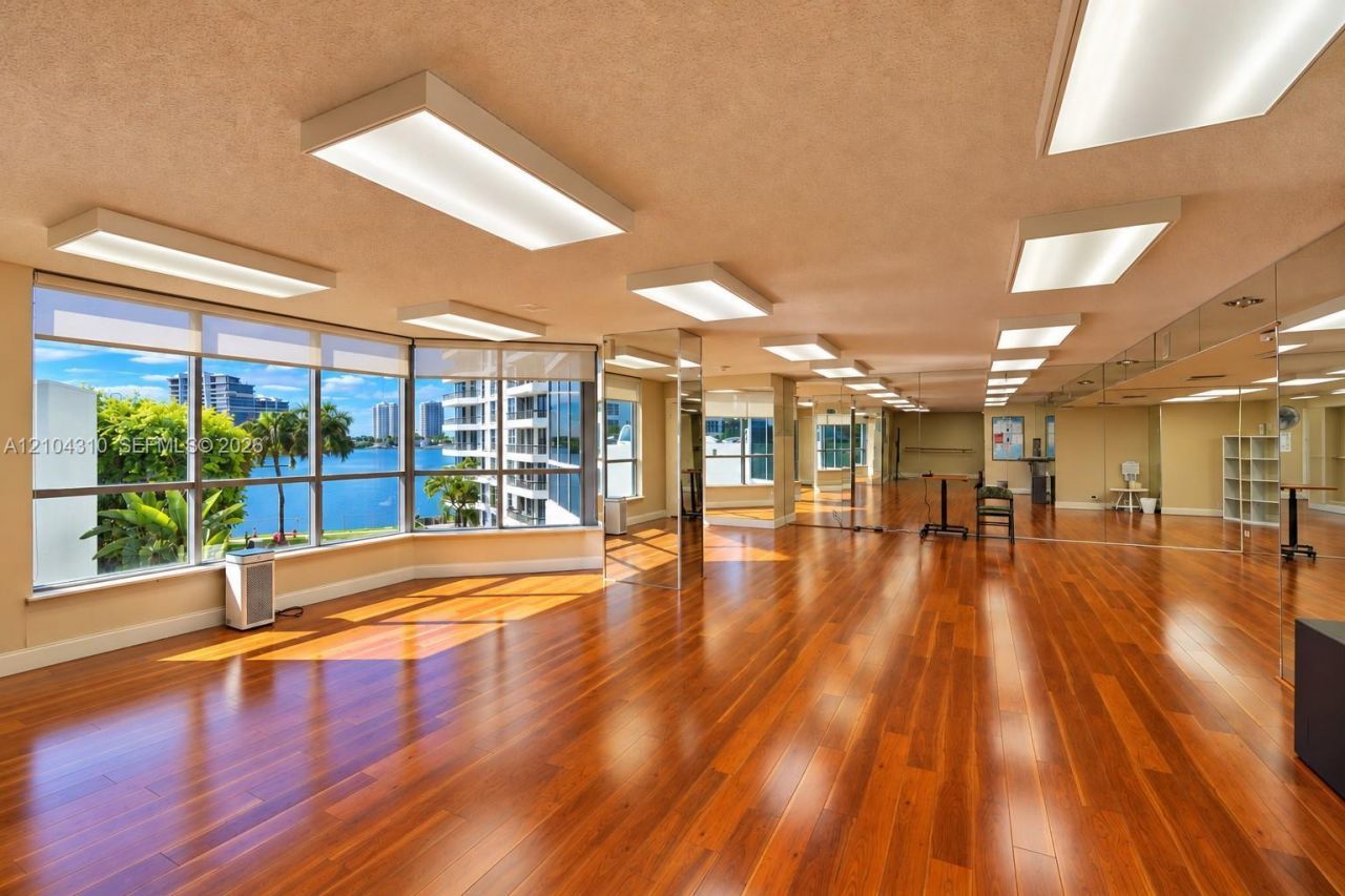 3530 Mystic Pointe Dr , Unit 415, Aventura, FL 33180 Photo