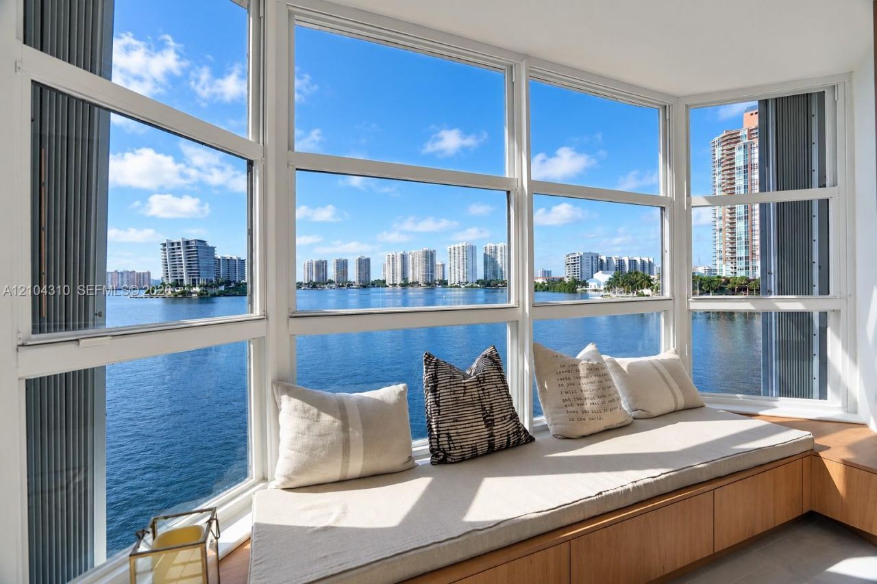 3530 Mystic Pointe Dr , Unit 415, Aventura, FL 33180 Photo