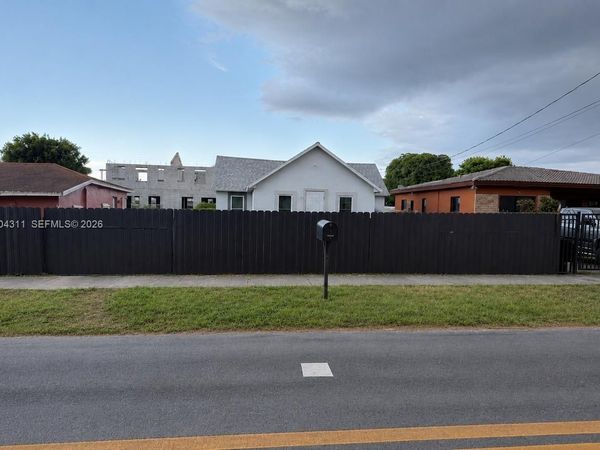 1296 NW 72nd St , Miami, FL 33147