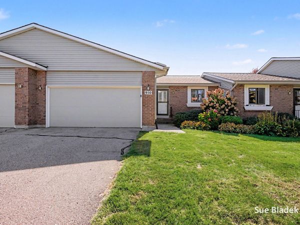 950 Village Court, Holland, MI 49423