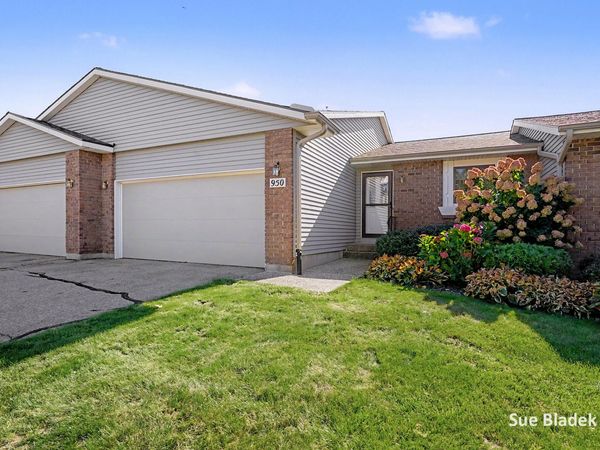 950 Village Court, Holland, MI 49423
