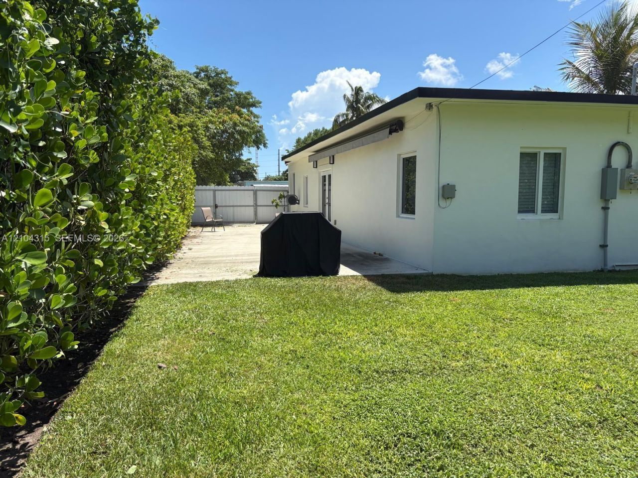 5911 SW 62nd Ter , South Miami, FL 33143 Photo