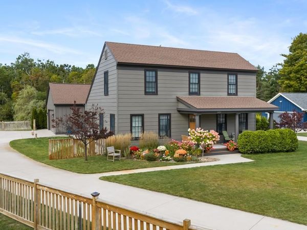 1021 Woodridge, Petoskey, MI 49770