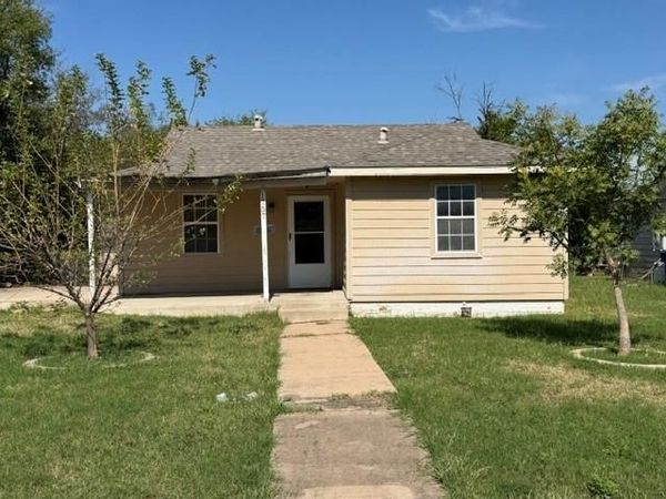 1757 Corrin Avenue , Blue Mound, TX 76131