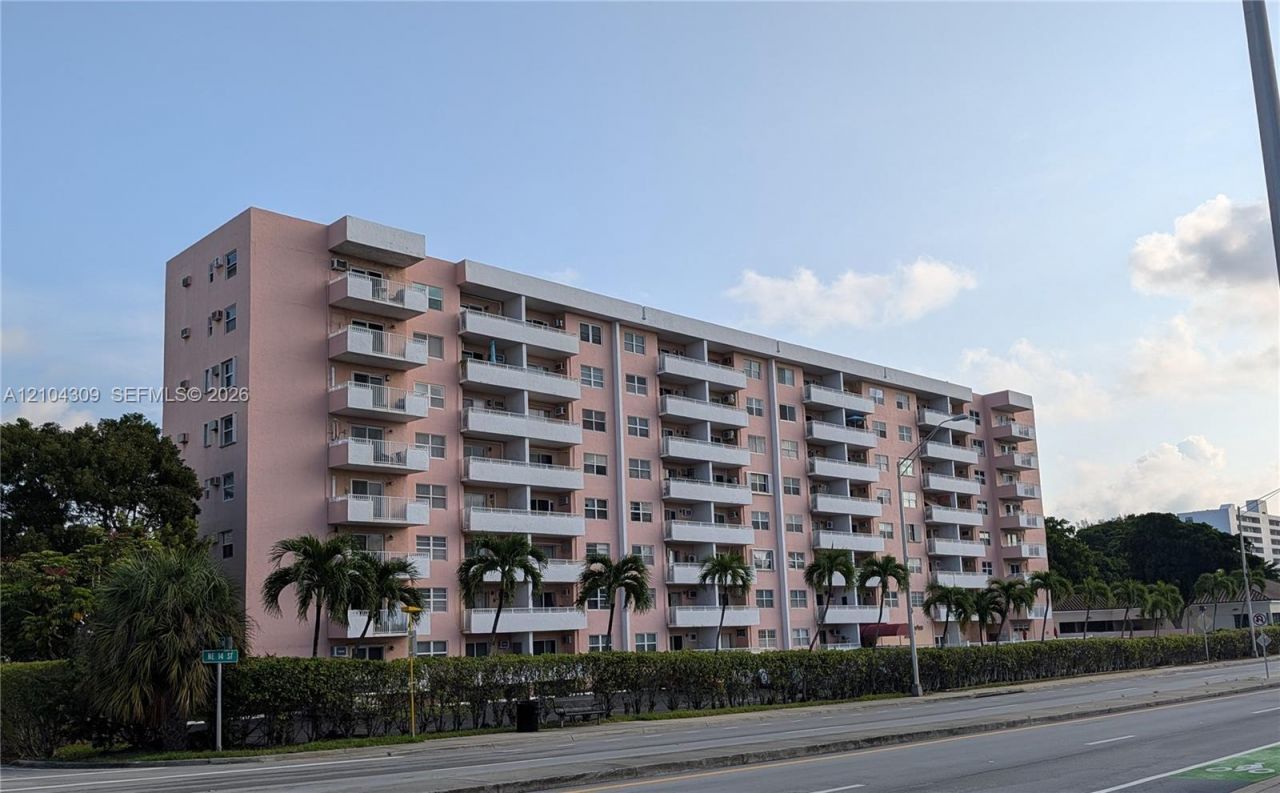 3201 NE 14th St Cswy , Unit 408, Pompano Beach, FL 33062 Photo