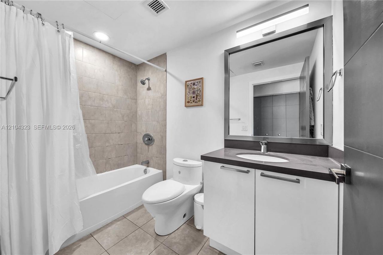 90 SW 3rd St , Unit 1213, Miami, FL 33130 Photo