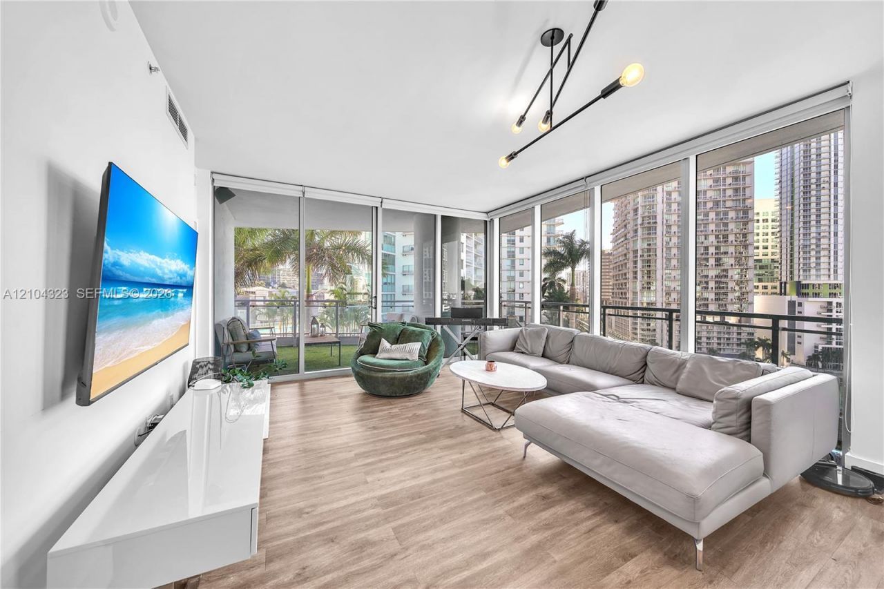 90 SW 3rd St , Unit 1213, Miami, FL 33130 Photo
