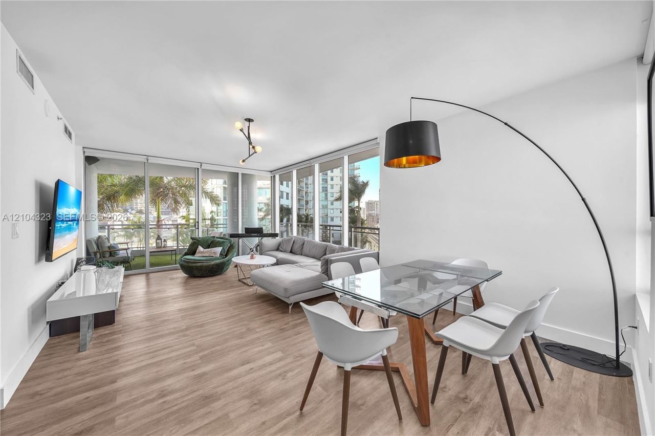 90 SW 3rd St , Unit 1213, Miami, FL 33130 Photo