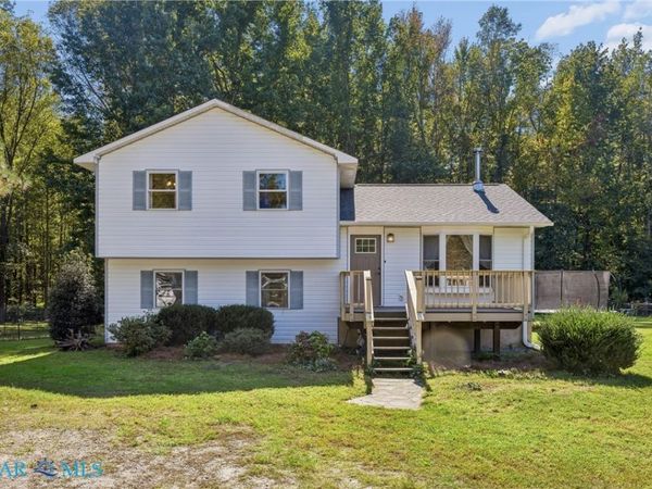 2600 Wright Road , Saluda, VA 23149