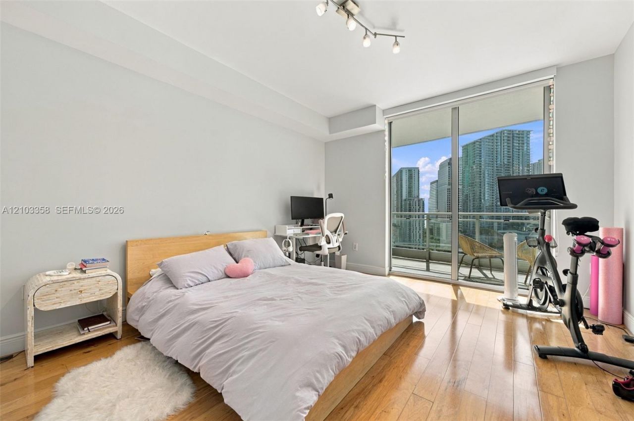 90 SW 3rd St , Unit 2014, Miami, FL 33130 Photo