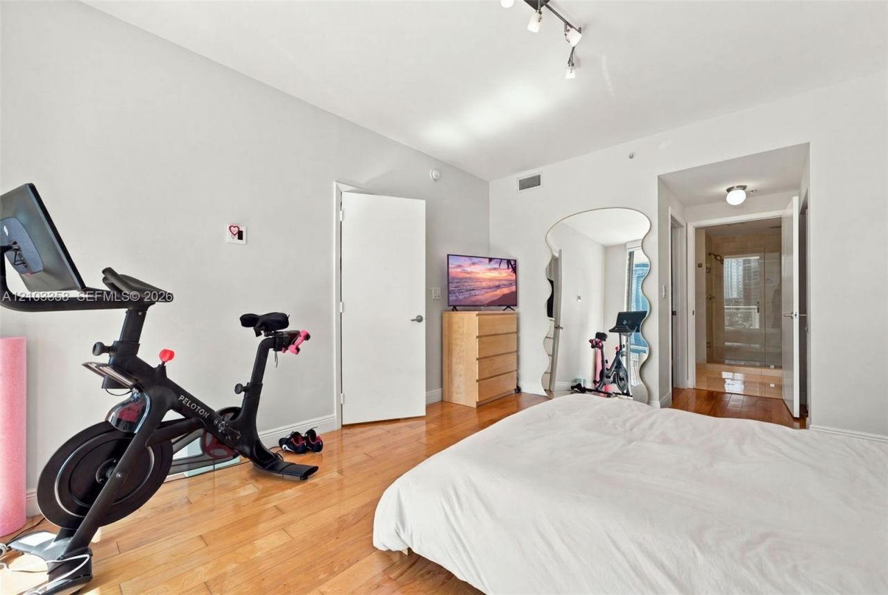 90 SW 3rd St , Unit 2014, Miami, FL 33130 Photo