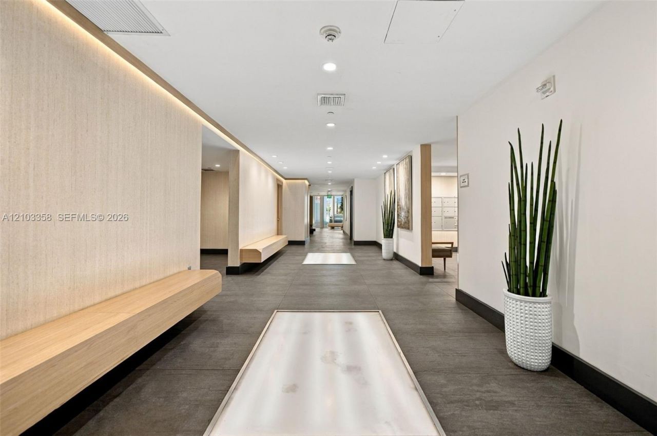 90 SW 3rd St , Unit 2014, Miami, FL 33130 Photo