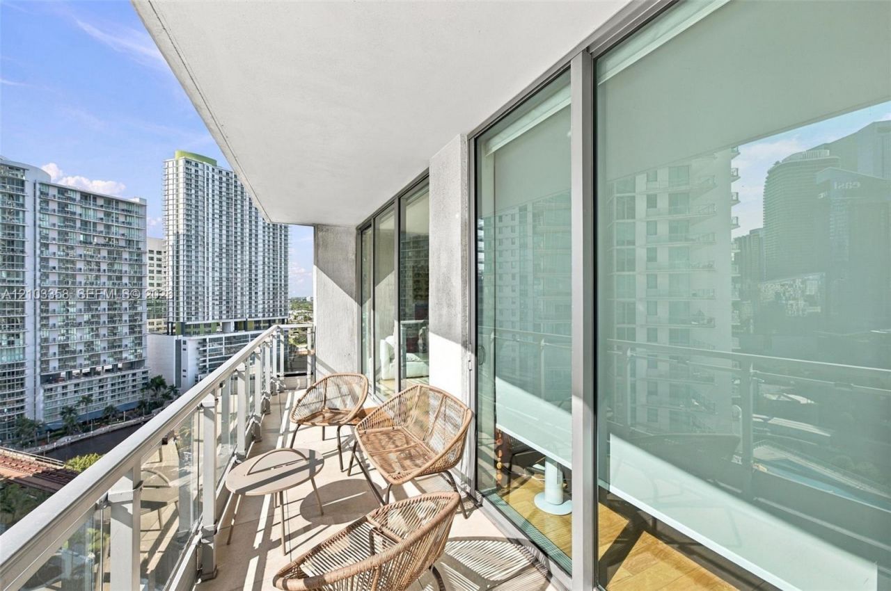 90 SW 3rd St , Unit 2014, Miami, FL 33130 Photo