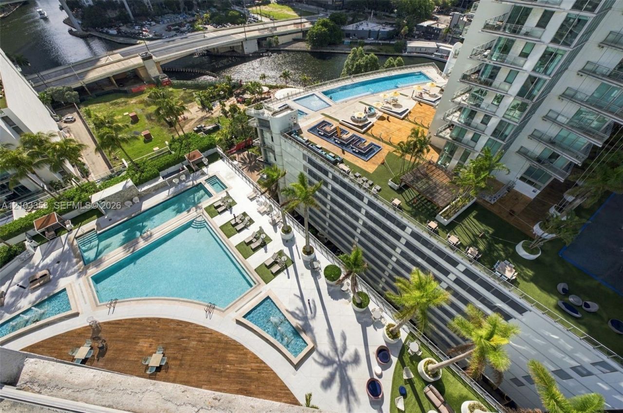 90 SW 3rd St , Unit 2014, Miami, FL 33130 Photo