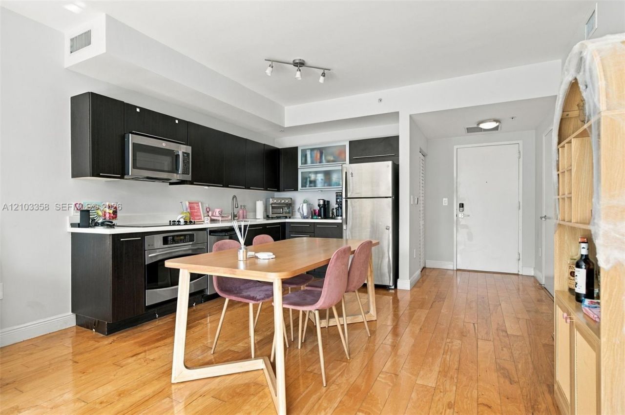 90 SW 3rd St , Unit 2014, Miami, FL 33130 Photo