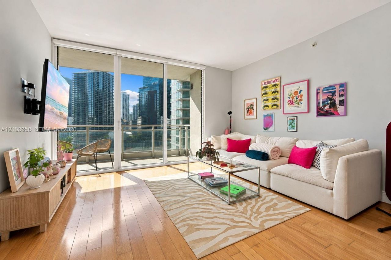 90 SW 3rd St , Unit 2014, Miami, FL 33130 Photo