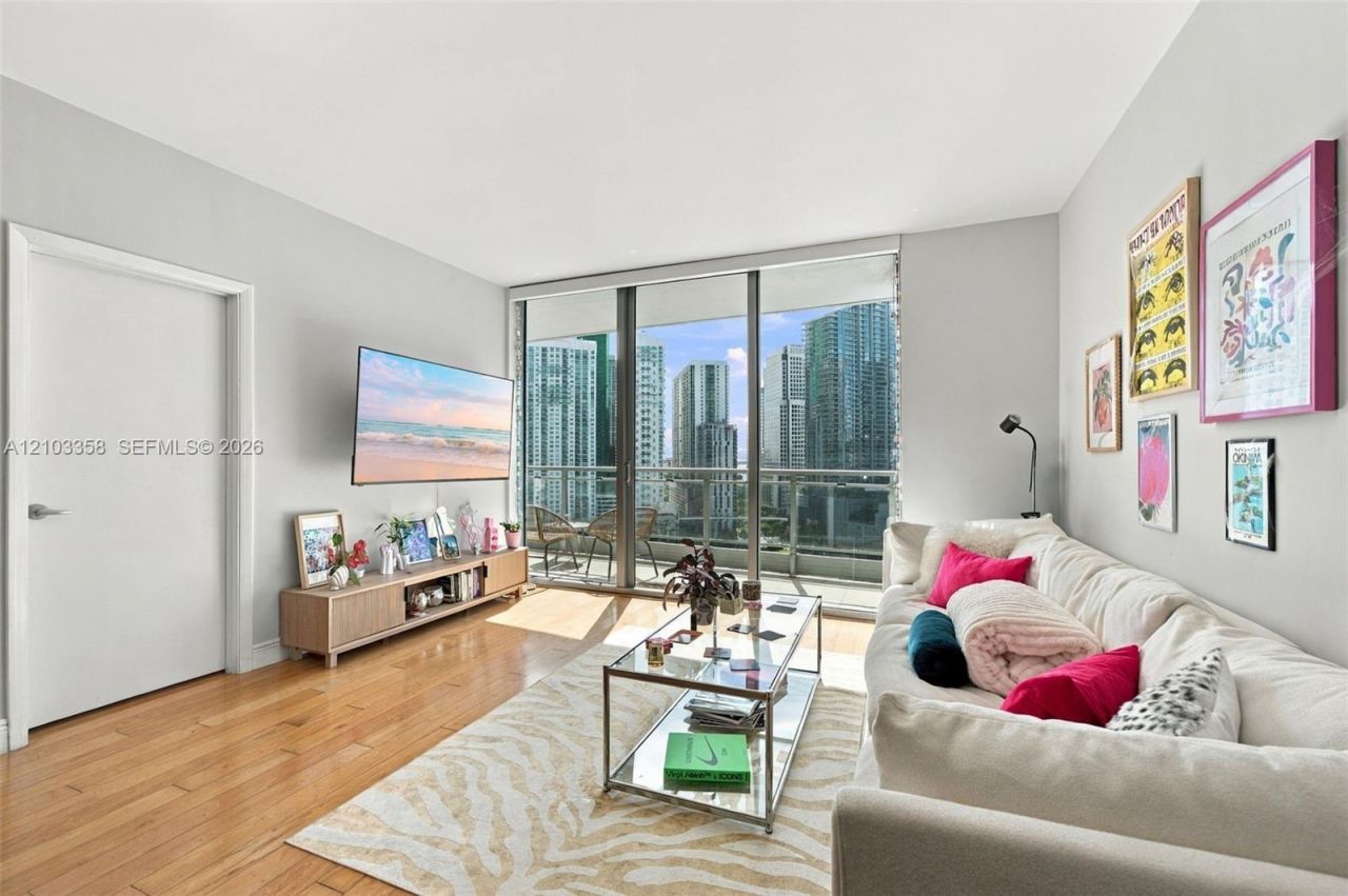 90 SW 3rd St , Unit 2014, Miami, FL 33130 Photo