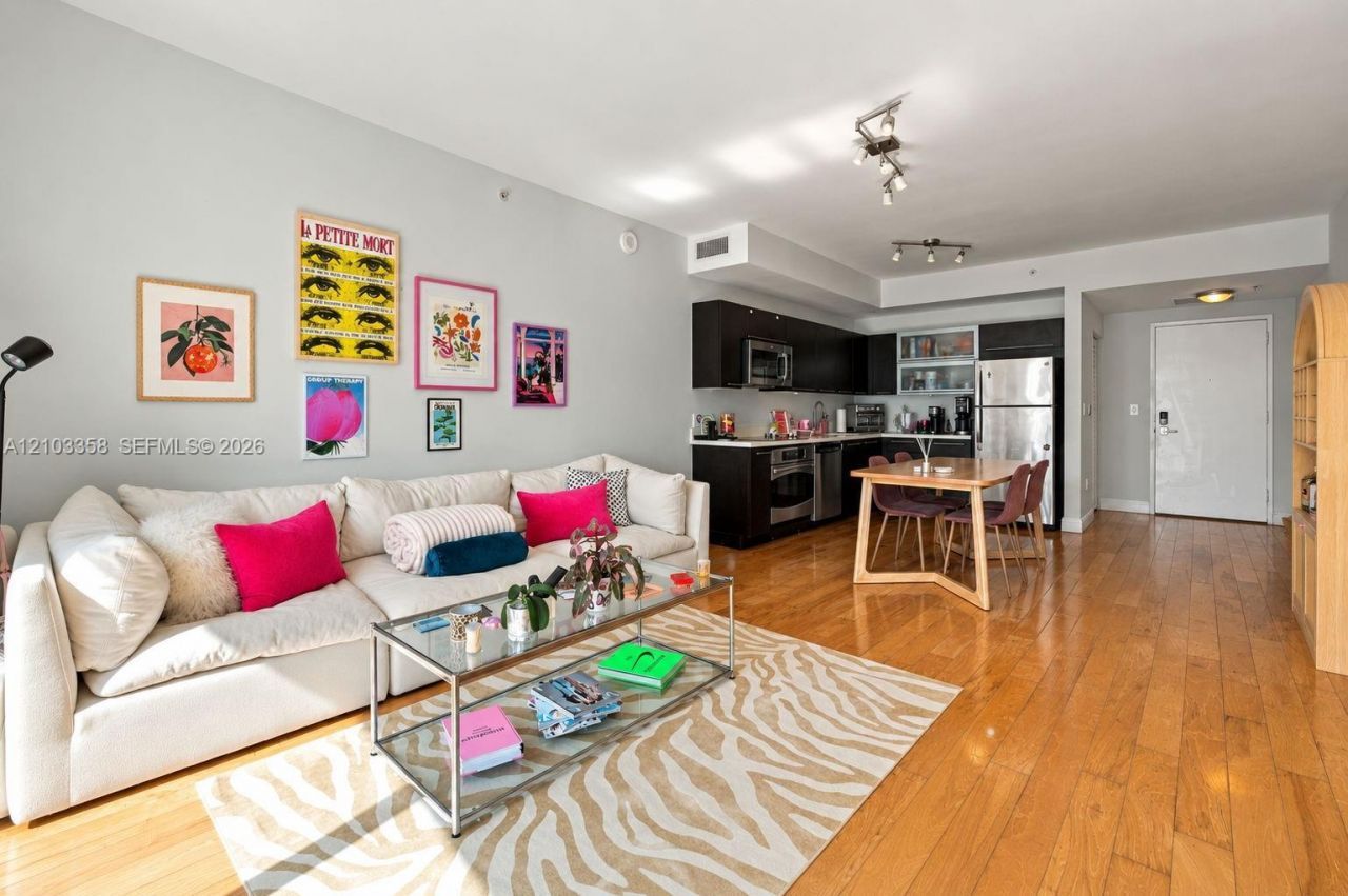 90 SW 3rd St , Unit 2014, Miami, FL 33130 Photo