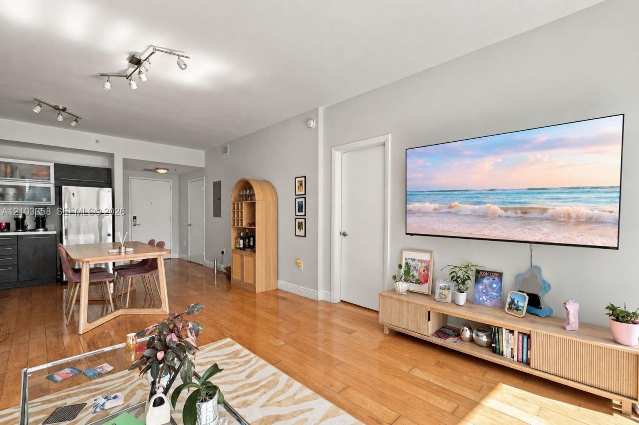 90 SW 3rd St , Unit 2014, Miami, FL 33130 Photo