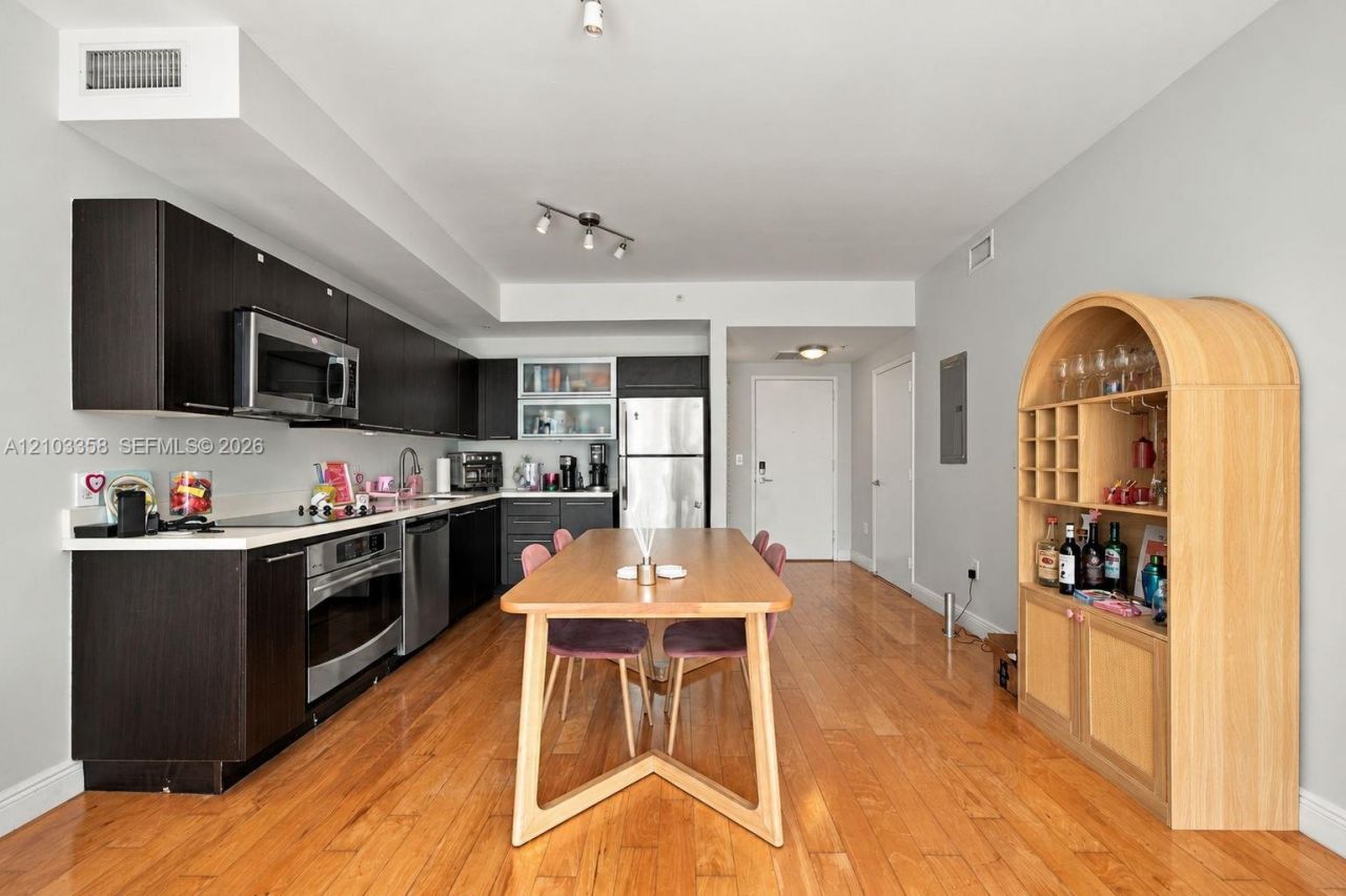 90 SW 3rd St , Unit 2014, Miami, FL 33130 Photo