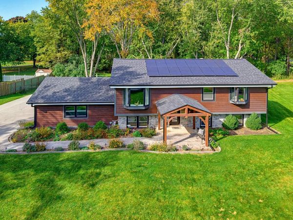 W330N5515 Linden CIRCLE E, Nashotah, WI 53058