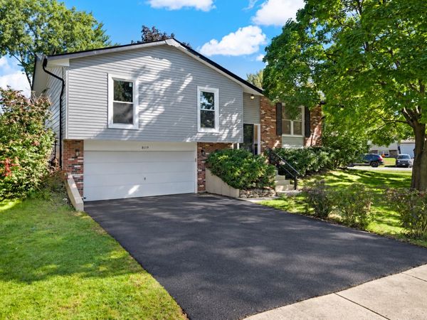 8119 Eastwood Lane , Woodridge, IL 60517