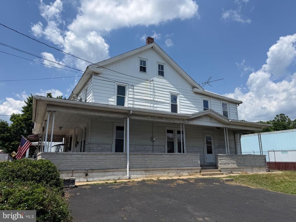 100 N TULPEHOCKEN STREET , PINE GROVE, PA 17963