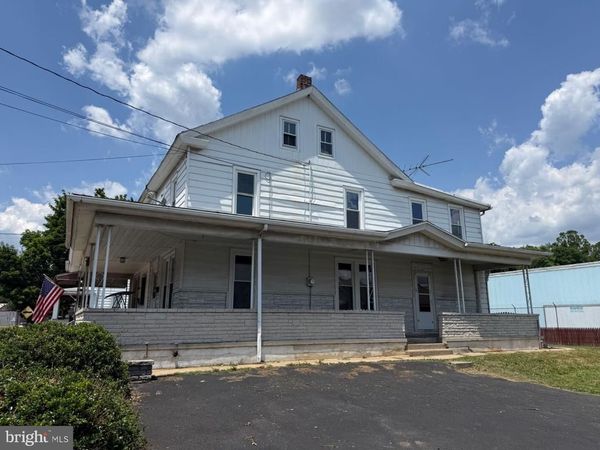 100 N TULPEHOCKEN STREET , PINE GROVE, PA 17963