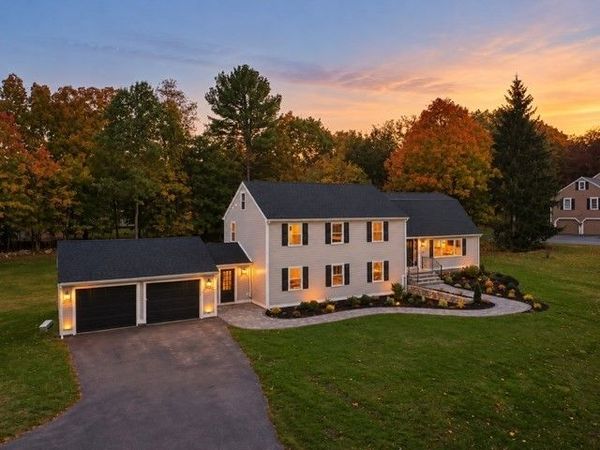 5 Townsend Rd, Lynnfield, MA 01940