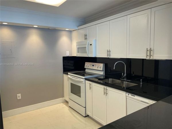 5701 Collins Ave , Unit 911, Miami Beach, FL 33140