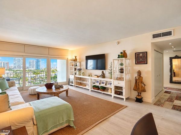500 Bayview Dr , Unit 1123, Sunny Isles Beach, FL 33160