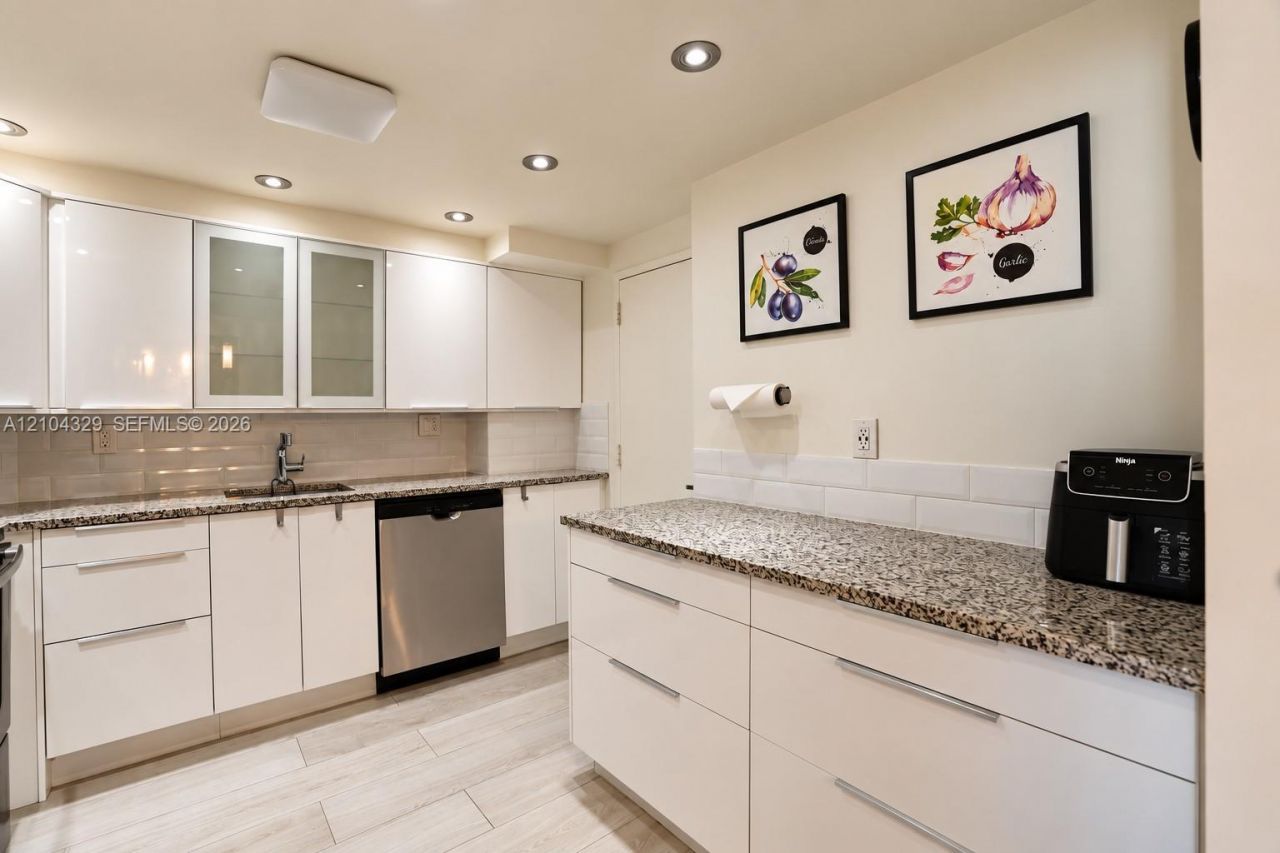 500 Bayview Dr , Unit 1123, Sunny Isles Beach, FL 33160 Photo