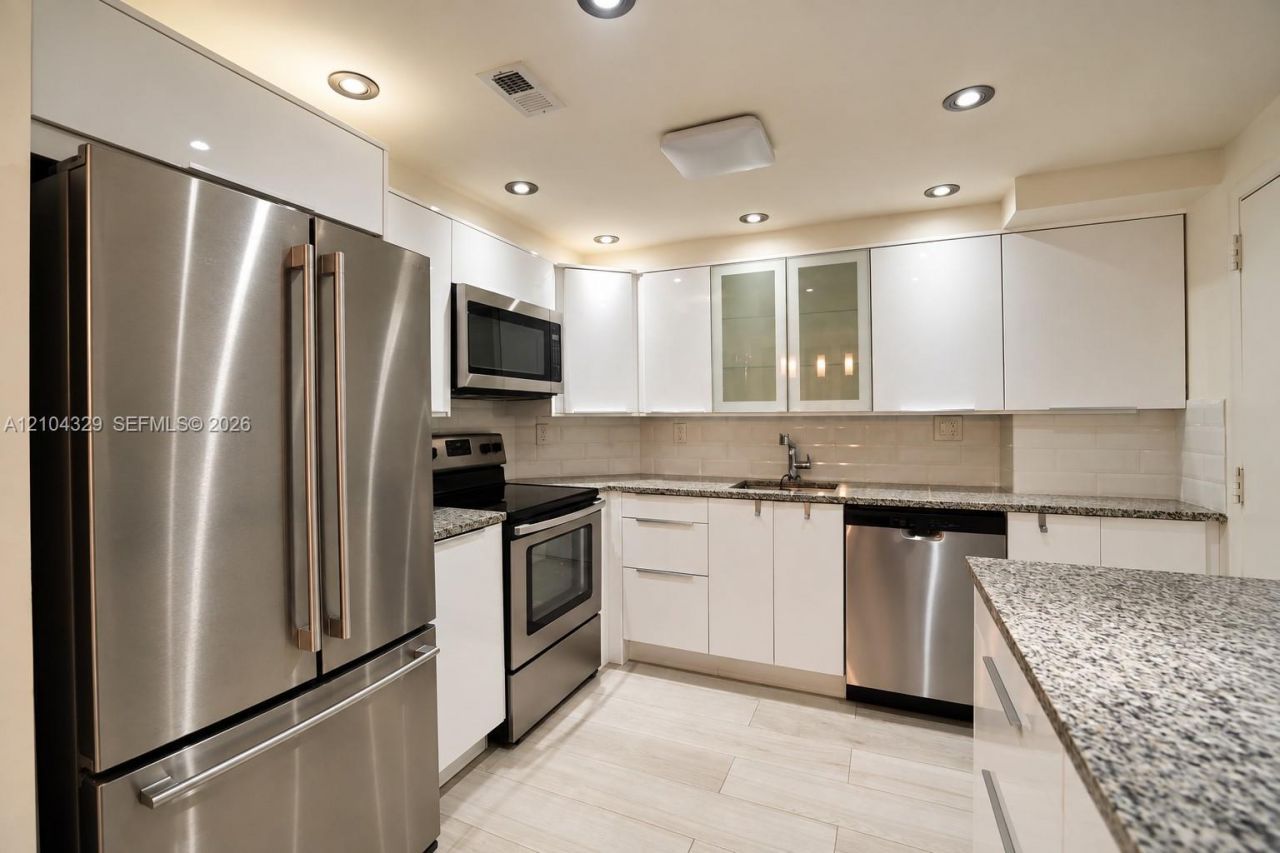 500 Bayview Dr , Unit 1123, Sunny Isles Beach, FL 33160 Photo